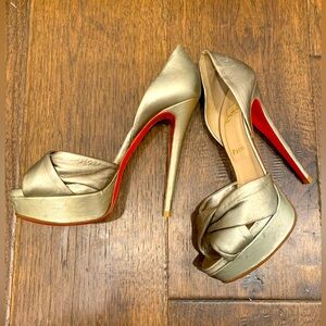 🎀sold🎀 Christian Louboutin - EU40